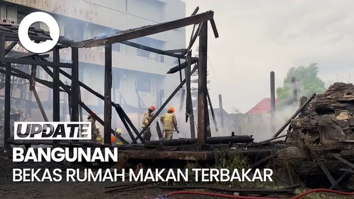 Video: Eks Rumah Makan di Bandung Ludes Dilalap Si Jago Merah