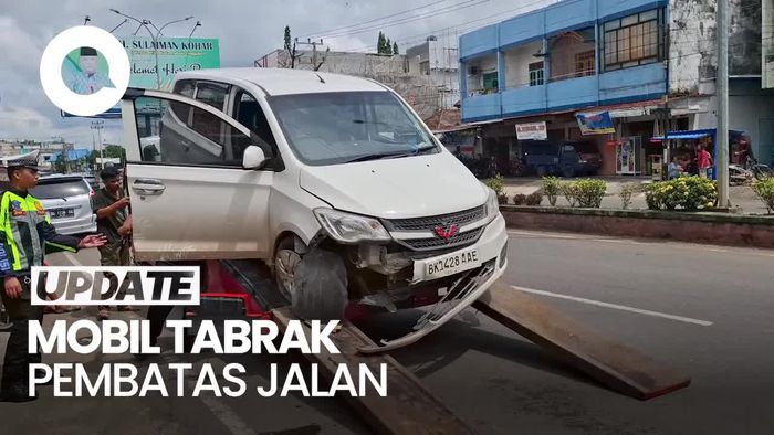 Video: Mobil Tabrak Pembatas Jalan di Lubuklinggau Sumsel, 1 Orang Tewas