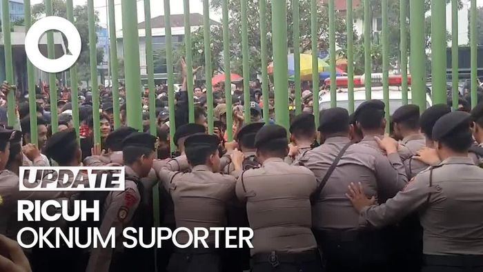Video: Ricuh Oknum Suporter Warnai Laga Persija Vs Persib