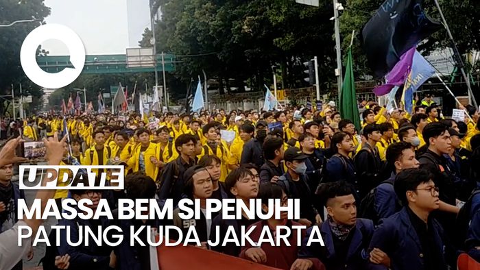 Video: Massa BEM SI Penuhi Patung Kuda Jakarta, Lalin Padat