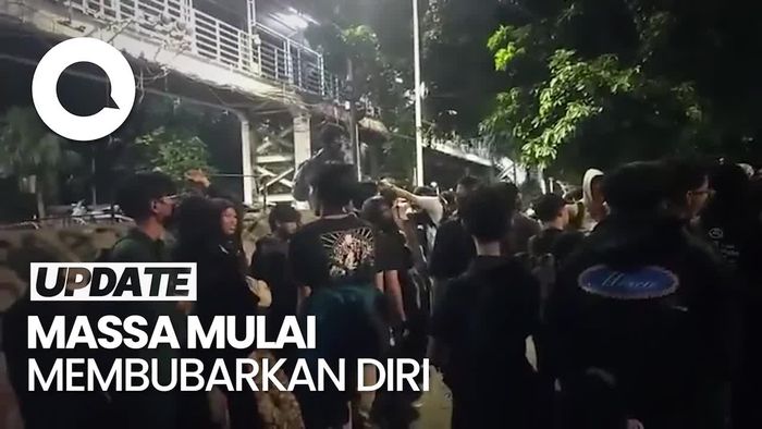 Video: Sempat Memanas, Massa Aksi Indonesia Gelap Bubarkan Diri