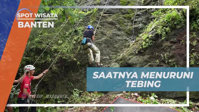 Menuruni Tebing Batu Hideung Setelah Menaklukkan Tantangan di Banten