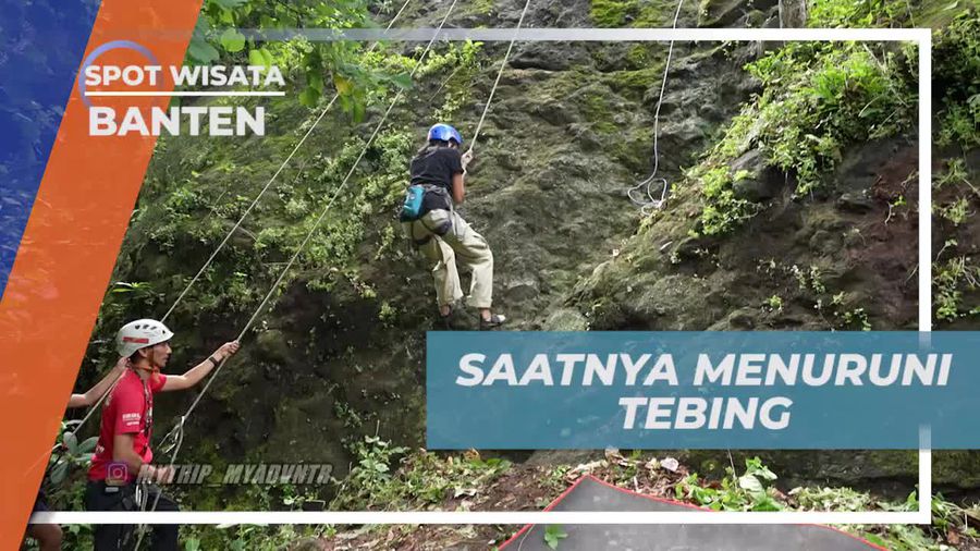 Menuruni Tebing Batu Hideung Setelah Menaklukkan Tantangan di Banten