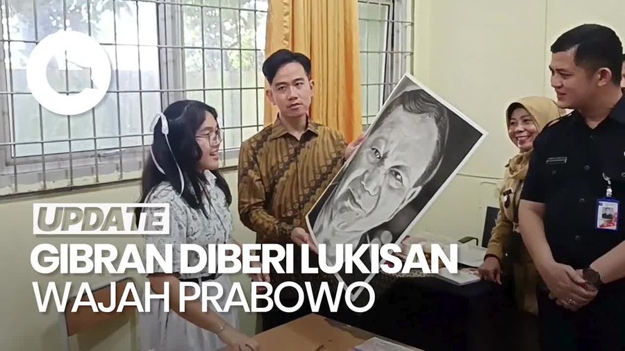 Video: Momen Siswa SMA di Jakut Beri Gibran Lukisan Wajah Prabowo