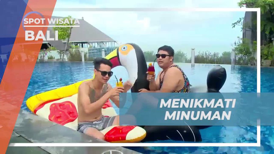 Menikmati Minuman Segar Sambil Bersantai di Kolam Renang Mrs Sippy, Bali
