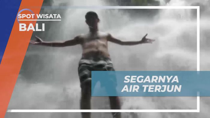 Mandi Segar di Air Terjun Kanto Lampo, Bali