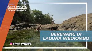 Berenang di Kejernihan Laguna Wediombo, Yogyakarta