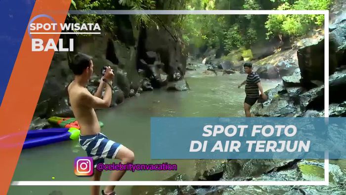 Berfoto di Air Terjun Kanto Lampo, Bali