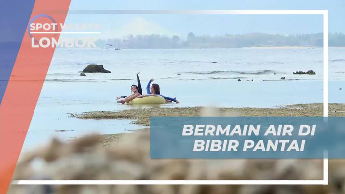  Bersantai Menggunakan Floaties di Bibir Pantai Gili Air, Lombok