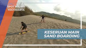 Bermain Seru Sand Boarding di Gumuk Pasir Parangkusumo, Yogyakarta