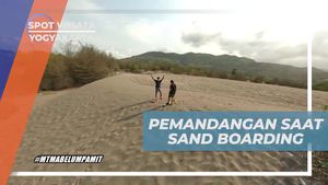 Menikmati Pemandangan Indah Saat Sand Boarding di Gumuk Pasir Parangkusumo, Yogyakarta
