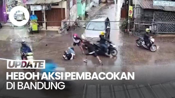 Video: Rekaman CCTV Pembacokan Juru Parkir oleh Orang Tak Dikenal di Bandung