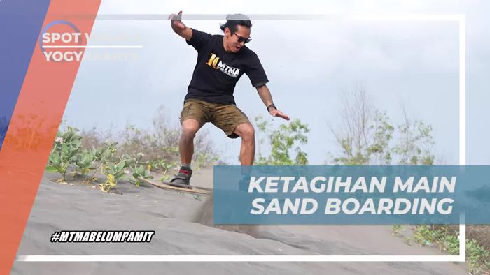 Ketagihan Sensasi Sand Boarding di Gumuk Pasir Parangkusumo, Yogyakarta
