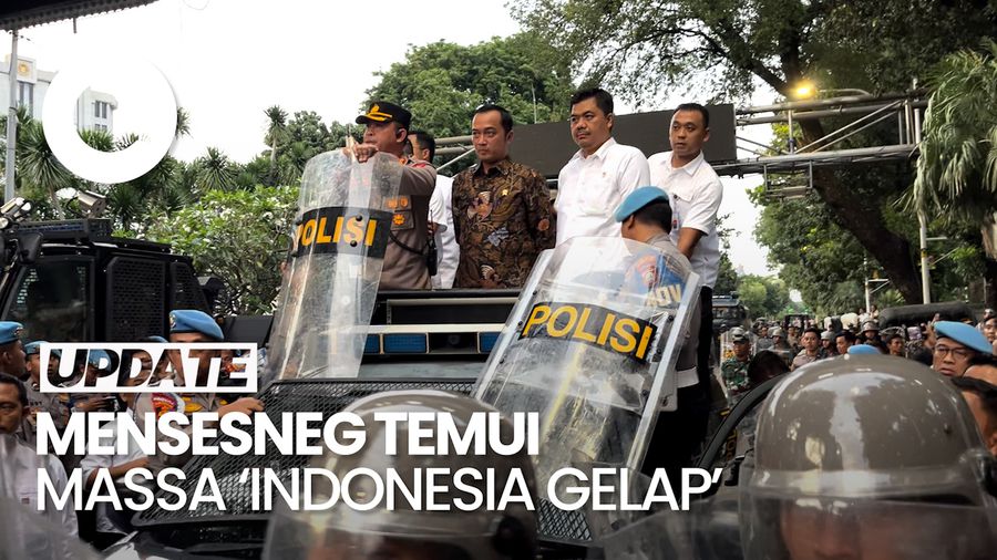 Video: Mensesneg Prasetyo Hadi Temui Massa Aksi Indonesia Gelap di Patung Kuda