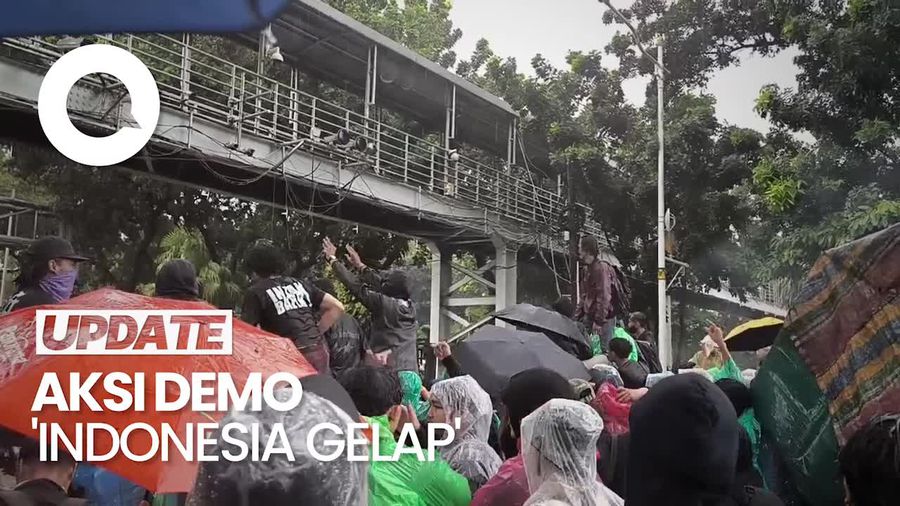 Video: Demo Indonesia Gelap di Patung Kuda Masih Bertahan