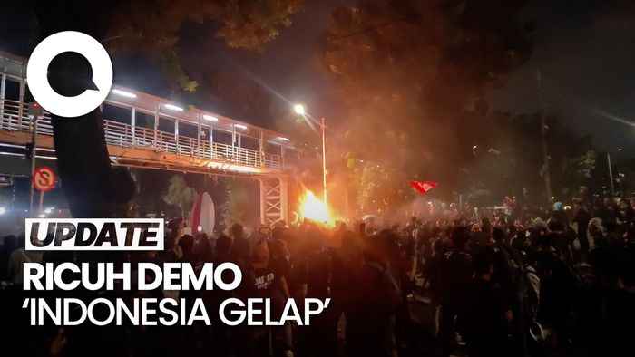 Video: Molotov-Petasan Warnai Demo Indonesia Gelap di Patung Kuda!