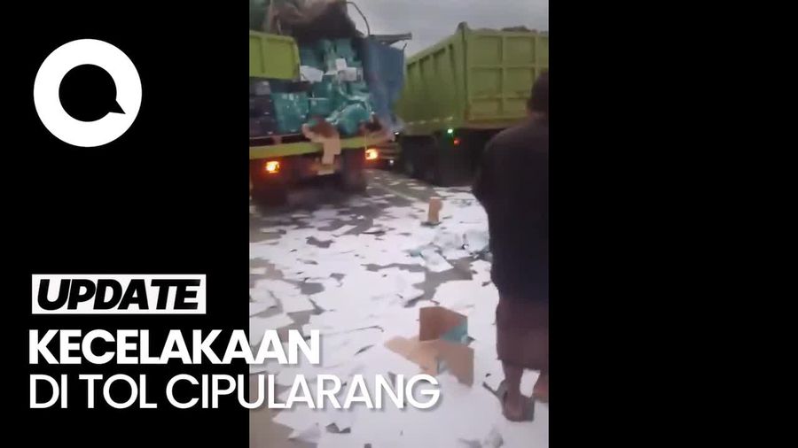 Video: Kecelakaan Truk Terjadi di Km 91 Tol Cipularang, Kertas-Tepung Berserakan