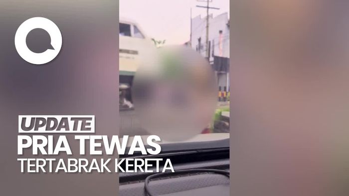 Video: Detik-detik Pengendara Motor Tewas Tertabrak KA di Probolinggo
