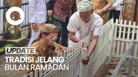 Video Melihat Tradisi Mengganti Pagar Situs Pangcalikan di Ciamis
