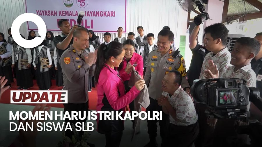 Video: Tangis Haru Siswa SLB Gresik Saat Diberi Kaos oleh Istri Kapolri
