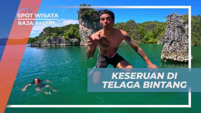 Melompat Ceria dari Kapal di Telaga Bintang, Raja Ampat