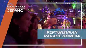 Menonton Pertunjukan Parade Boneka di Sanrio Puroland, Jepang
