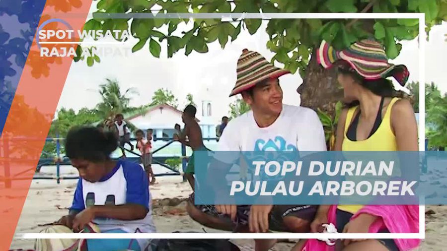 Membeli Souvenir Khas Topi Durian di Pulau Arborek, Raja Ampat