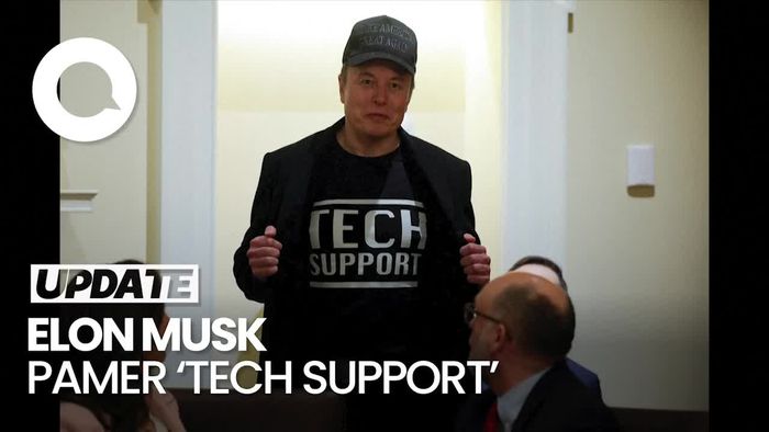 Video: Saat Elon Musk Pamer Kaos ke Trump di Rapat Kabinet Perdana