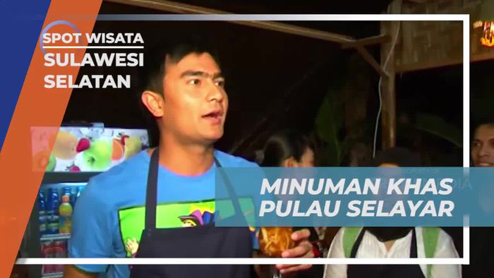 Membuat Minuman Khas Saronso di Pulau Selayar, Sulawesi Selatan