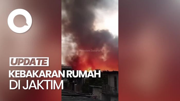 Video: Kobaran Api Melahap Rumah Tinggal di Pondok Bambu Jaktim