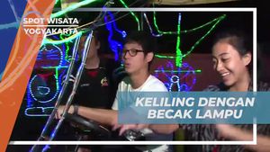 Berkeliling Malam dengan Becak Lampu di Yogyakarta