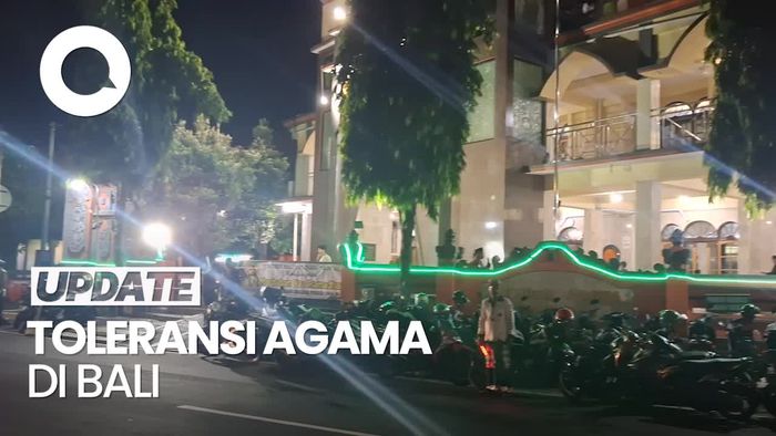 Video: Pecalang Bali Jaga Keamanan Salat Tarawih di Denpasar