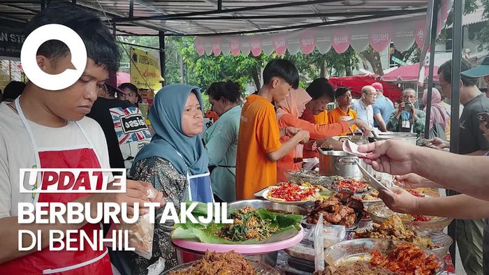 Video Warga Berburu Takjil di Pasar Benhil