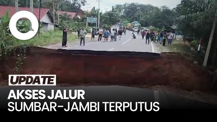 Video: Kepanikan Warga Saat Akses Jalur Sumbar-Jambi Amblas