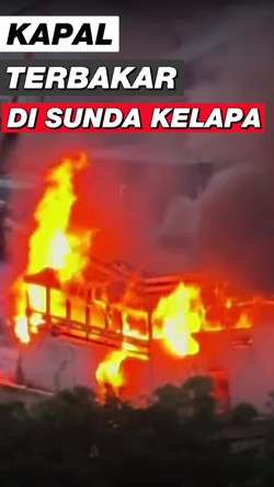 Video: Kobaran Api Lalap Kapal di Pelabuhan Sunda Kelapa