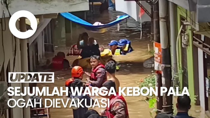Video: 10 KK Warga Kebon Pala Ogah Dievakuasi, Pilih Tinggal di Lantai 2