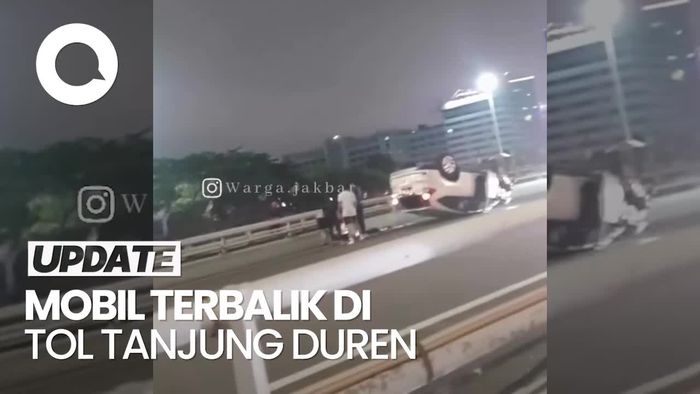 Video: Kecelakaan Depan Mal Citraland, Mobil CR-V Terbalik di Tol Tanjung Duren