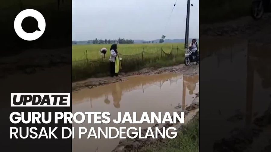 Video: Viral Guru di Pandeglang Histeris Seusai Jatuh gegara Jalan Rusak Bak Kubangan