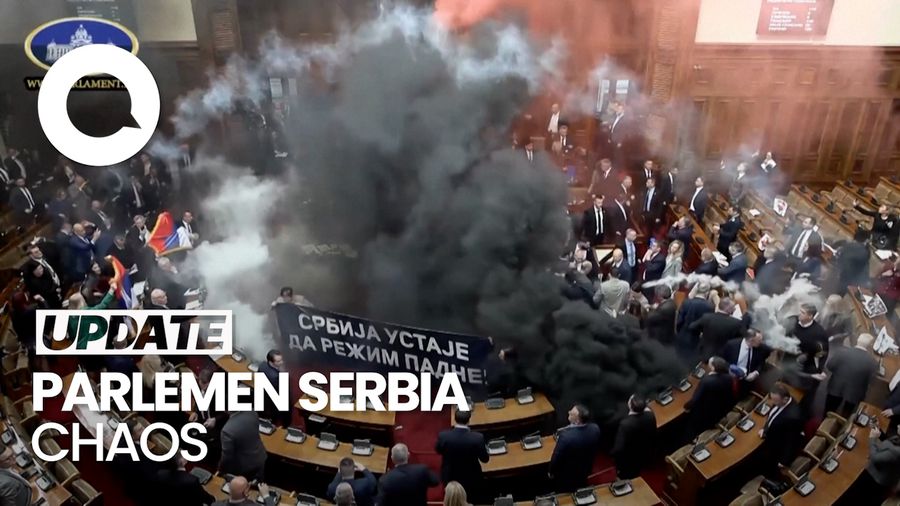 Video: Parlemen Serbia Chaos, Partai Oposisi Lempar Granat Asap di Tengah Rapat