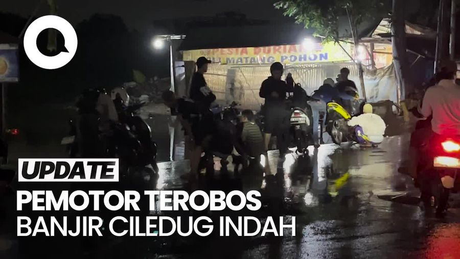 Video: Nekat Terobos Banjir di Ciledug Indah Tangerang, Motor Warga Mogok