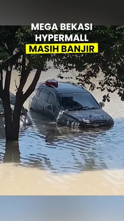 Video Kondisi Terkini Banjir di Mega Bekasi Hypermall: Mobil-Motor Masih Terendam 