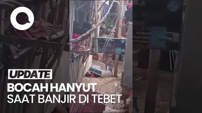 Video: Perahu Terbalik Saat Evakuasi, Bocah Hanyut Terseret Banjir di Tebet
