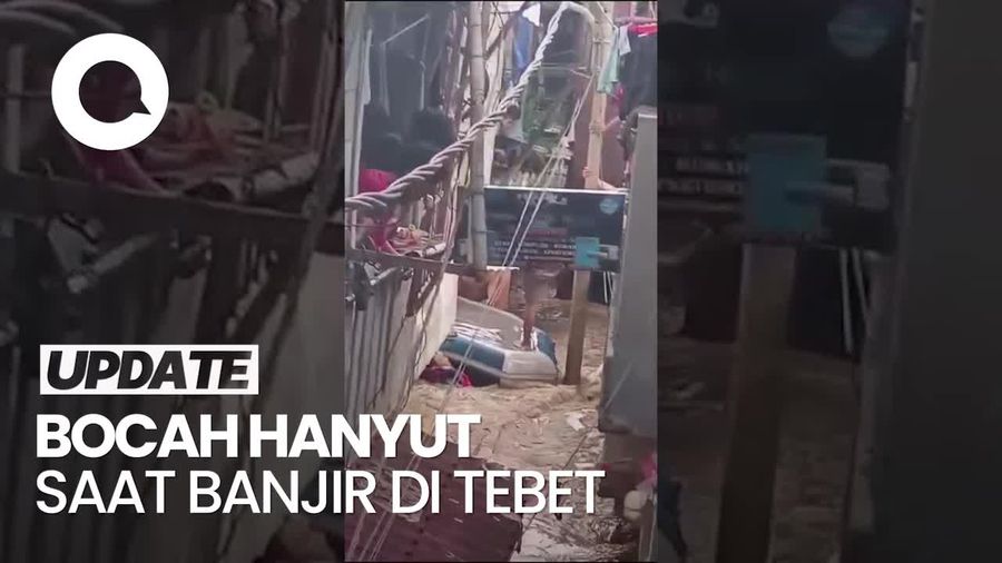 Video: Perahu Terbalik Saat Evakuasi, Bocah Hanyut Terseret Banjir di Tebet