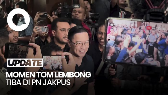 Video: Tom Lembong Tiba di PN Jakpus, Peluk Istri-Salami Anies