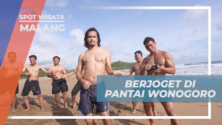 Berjoget Ceria di Pantai Wonogoro, Malang  