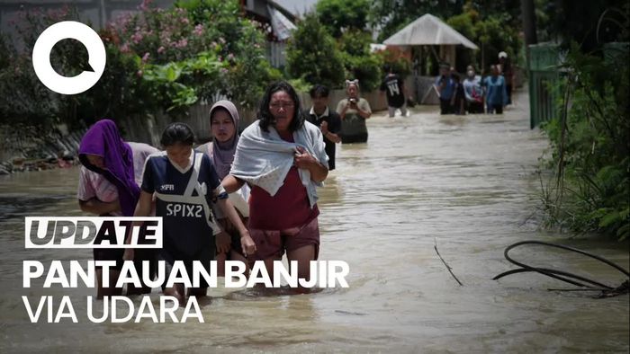 Video Kakorpolairud Polri: Ketinggian Air di Babelan Masih Sekitar 4 Meter