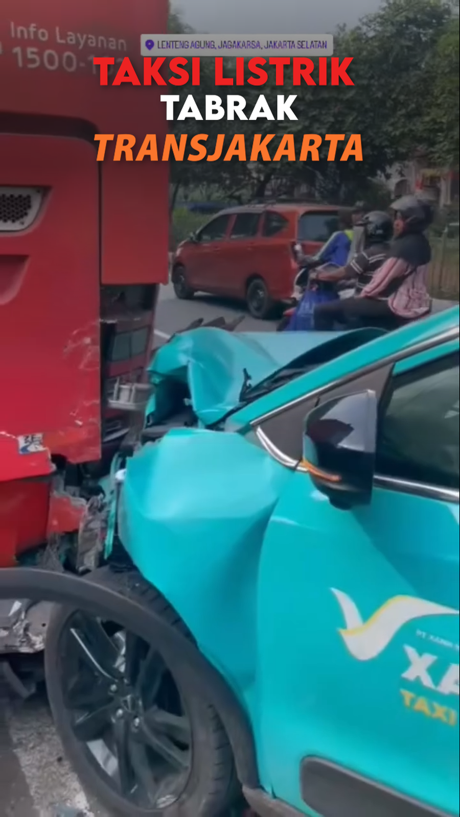 Video: Sopir Ngantuk, Taksi Listrik Hantam TransJ di Lenteng Agung