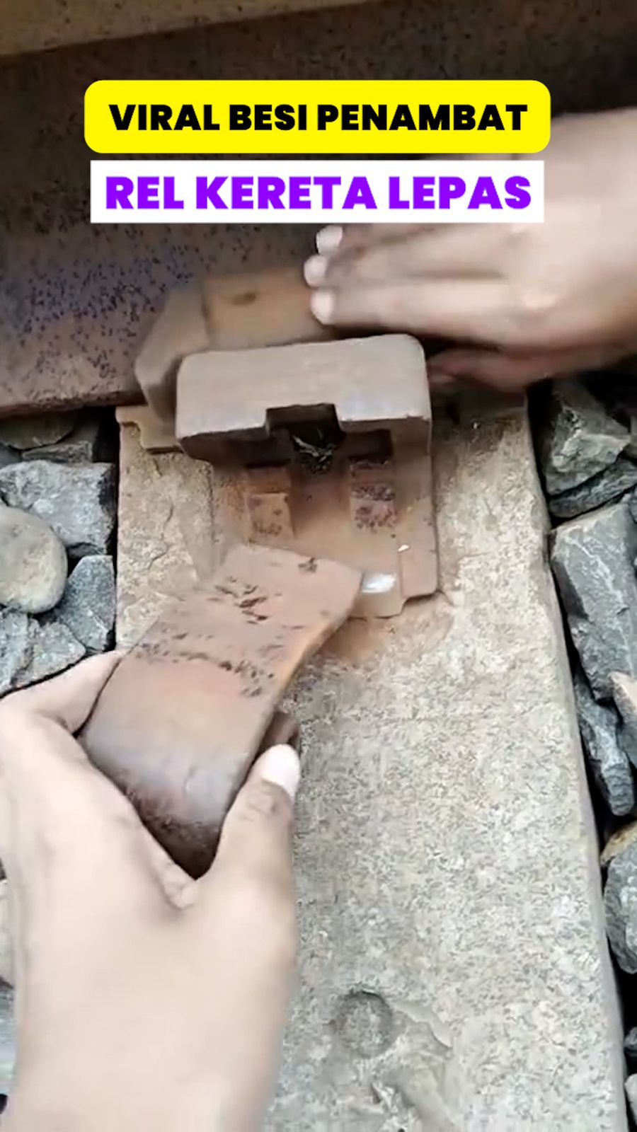 Video: Viral Besi Rel Kereta Api di Pelintasan Ketintang Surabaya Lepas