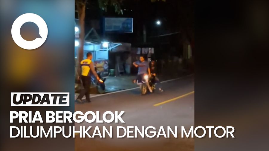 Video: Aksi Heroik Warga Tabrakkan Motor ke Pria Mabuk Penodong Golok