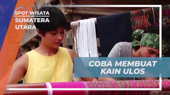 Mencoba Keahlian Membuat Kain Ulos di Sumatera Utara
